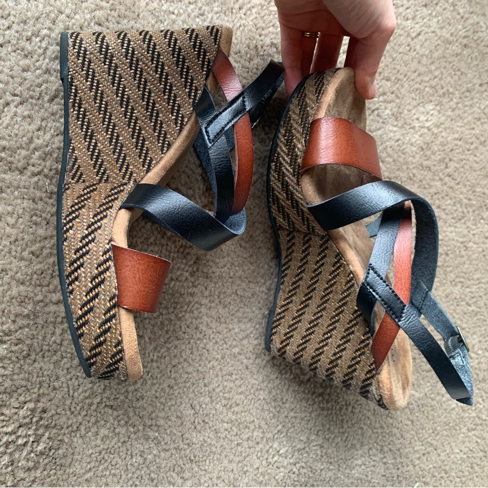 Maurice’s wedge sandals size 6